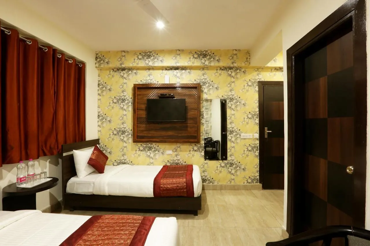 Majestic Park B & B At Delhi Airport New Delhi 4*,